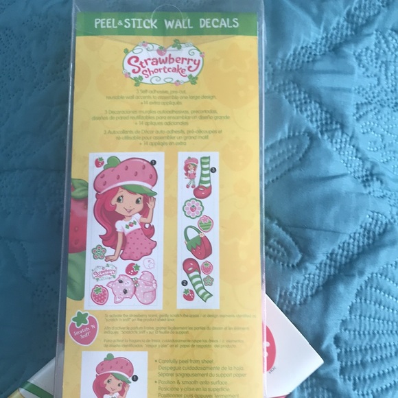 Strawberry Shortcake Peel & Stick Wall Decals - Picture 3 of 4